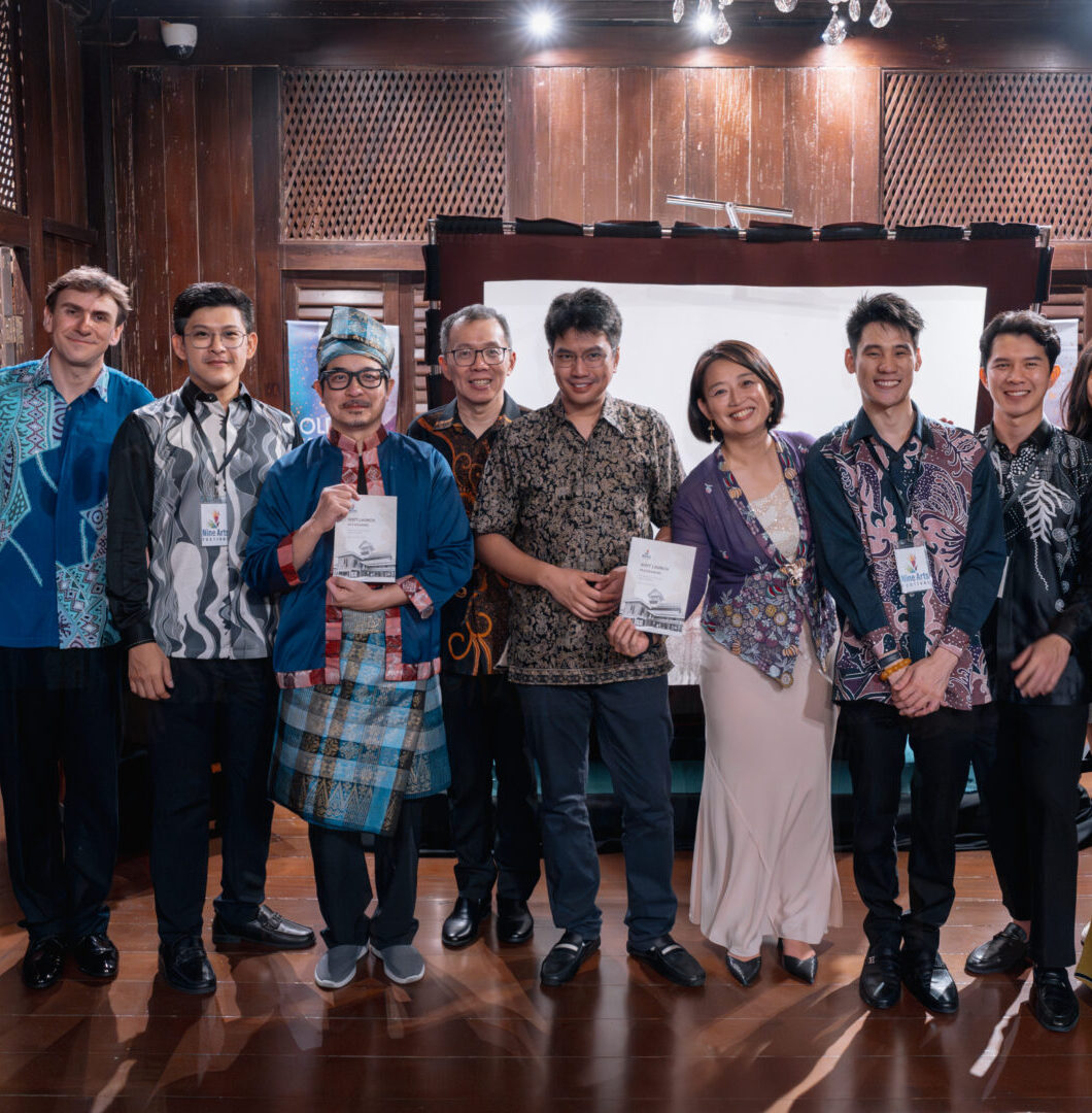 Mei Yi with her crew and VIP guest at Istana Seri Menanti