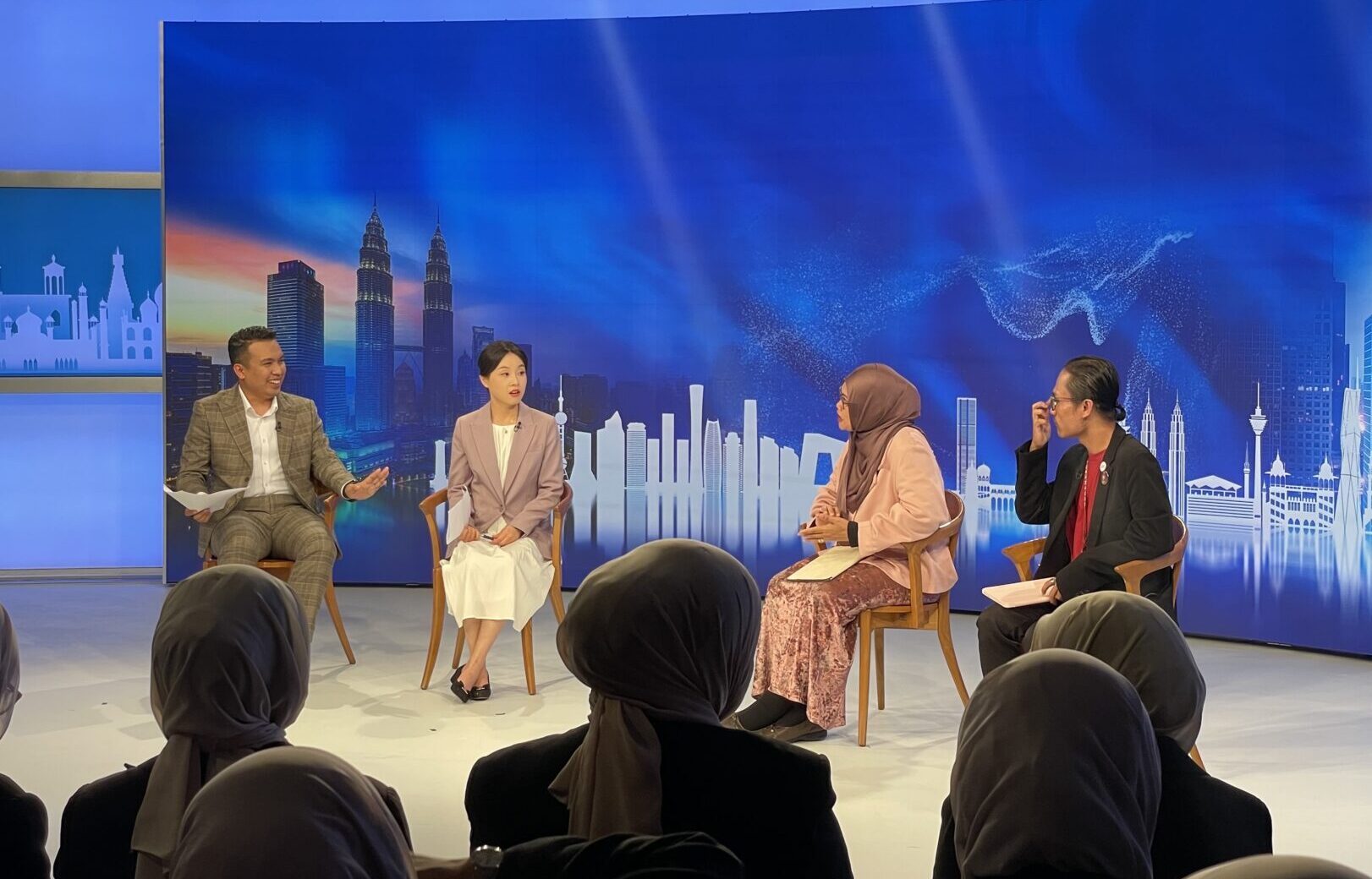 Isa Zubir on Edisi Asia with guests